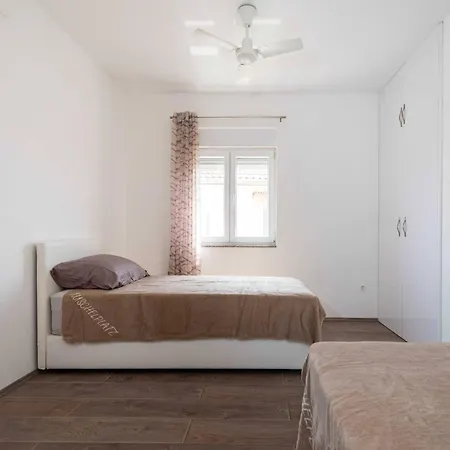 My Dalmatia - Blagdan One With Private Parking 자다르