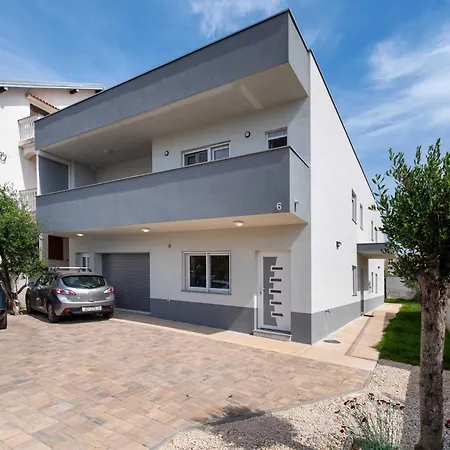 My Dalmatia - Blagdan One With Private Parking 아파트 자다르